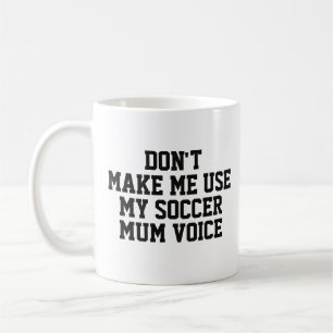 サッカーモダンママのボイスコフットボールのコーチ コーヒーマグカップ