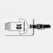 サッカーラゲッジタグ – 白シャツ付き ラゲッジタグ (正面横)