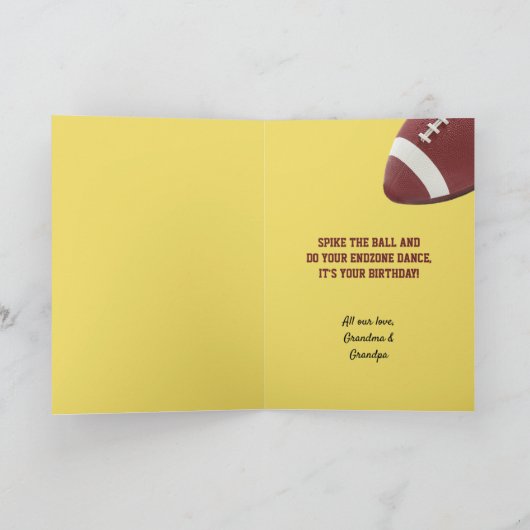 サッカールックあなたの名前と年を追加誕生日 カード (内部)