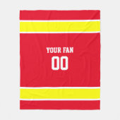 サッカーレッド、金ゴールド、白パーソナライズされた フリースブランケット (正面)