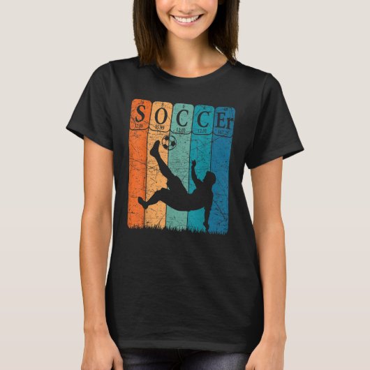 サッカー周期表要素サッカー選手おたく Tシャツ (正面)