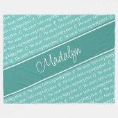 サッカー場は私の幸せな場所ティール(緑がかった色)白 フリースブランケット (正面(横))