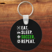 サッカー大好き!サッカー選手のための面白グッズ Eat Sleep Soccer Repeat キーホルダー (正面)