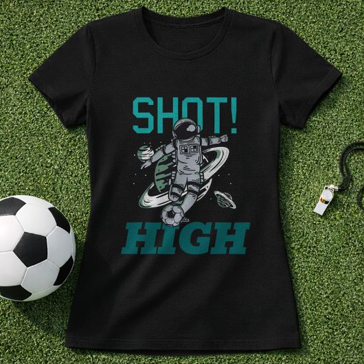 サッカー宇宙飛行士シュートハイ宇宙キック Tシャツ