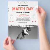 サッカー時計パーティの招待状サッカーゲームデー チラシ (手)