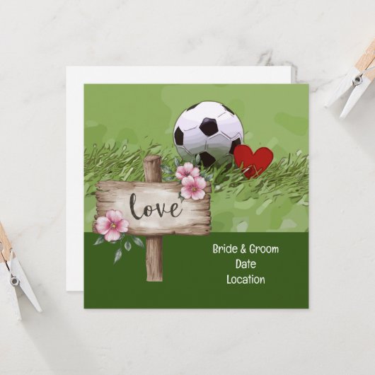 サッカー結婚をテーマにしたグリーンのボール 招待状 (正面/裏面インサイチュ)