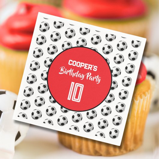 サッカー誕生日パーティーの赤い少年 スタンダードカクテルナプキン