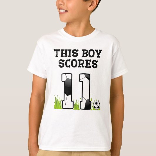 サッカー誕生日- 11歳の少年 – 11誕生日 Tシャツ (正面)
