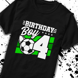 サッカー誕生日- 4歳の少年 – 4歳の誕生日 Tシャツ