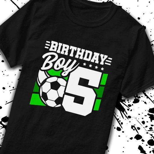 サッカー誕生日- 5歳の少年 – 5誕生日 Tシャツ