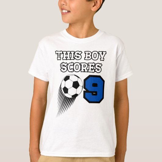 サッカー誕生日- 9歳の少年 – 9誕生日 Tシャツ (正面)