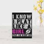 サッカー遊の女の子が起きようとしてい保る カード (黄色い花)