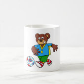サッカー遊の熊のスポーツ衣装 コーヒーマグカップ (中央)