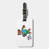 サッカー遊の熊のスポーツ衣装 ラゲッジタグ (正面縦)