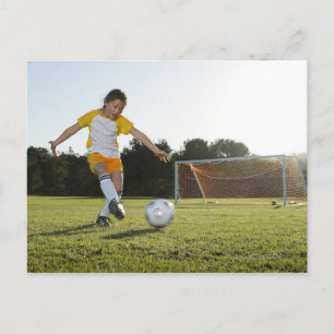 サッカー遊場でサッカーをする少女 ポストカード