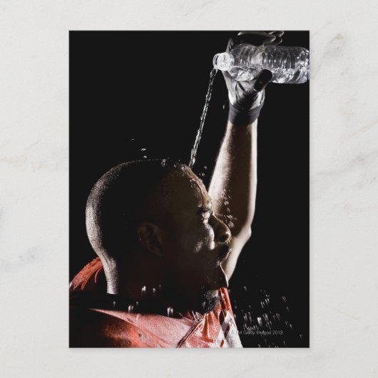 サッカー選手が水で冷やす ポストカード (正面)