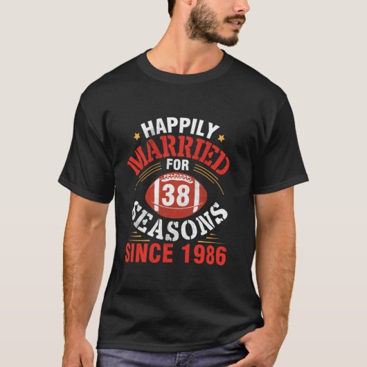 サッカー選手が38シーズ結婚したンズで楽しく Tシャツ (正面)