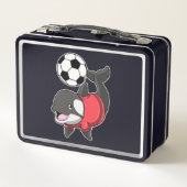 サッカー選手としてのキラークジラ メタルランチボックス (裏面)