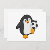 サッカー選手としてサッカーボールを持つペンギン ポストカード (正面/裏面)
