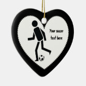 サッカー選手とボールカスタムギフト セラミックオーナメント (右)