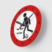 サッカー選手とボール黒赤 ラウンド壁時計 (傾斜)