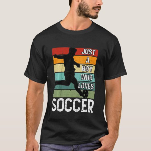 サッカー選手のレトロストリが大好きな少年 Tシャツ (正面)