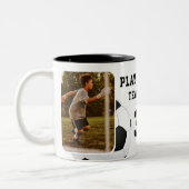 サッカー選手の名前番号チーム2の写真 ツートーンマグカップ (左)
