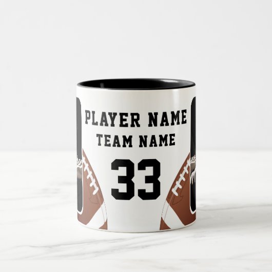 サッカー選手の名前番号チーム2の写真 ツートーンマグカップ (中央)