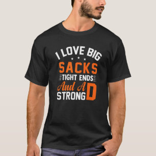 サッカー選手の私は大きな袋のタイトな端とAが大好き Tシャツ