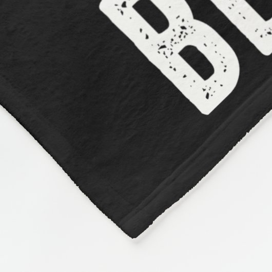 サッカー選手の背後にはサッカーの母親がいる フリースブランケット (角)