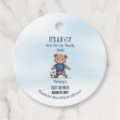 サッカー選手の赤ちゃんシャワーを心待ちにしている男の子だ フェイバータグ (正面)