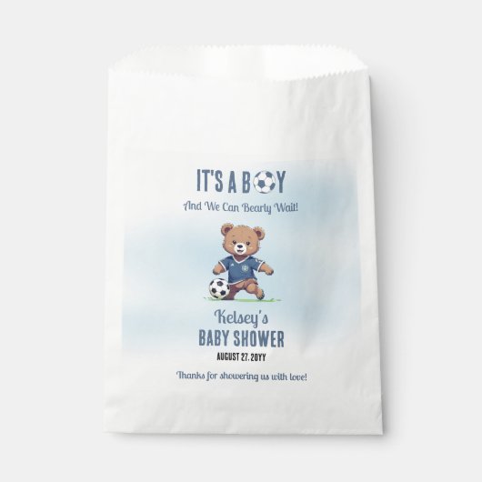 サッカー選手の赤ちゃんシャワーを心待ちにしている男の子だ フェイバーバッグ (正面)