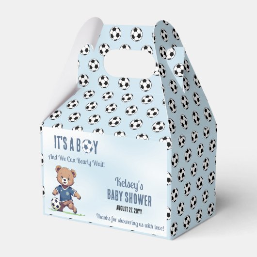 サッカー選手の赤ちゃんシャワーを心待ちにしている男の子だ フェイバーボックス (正面サイド)