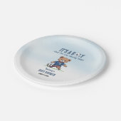 サッカー選手の赤ちゃんシャワーを心待ちにしている男の子だ ペーパープレート (アングル)