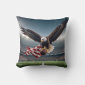 サッカー飛んでいると旗を持つハゲのワシ クッション (正面)