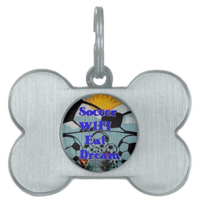 サッカー食べWIFIドリーム – おもしろいスポーツアートプリント ペットネームタグ (正面)