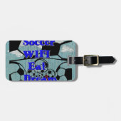 サッカー食べWIFIドリーム – おもしろいスポーツアートプリント ラゲッジタグ (正面横)