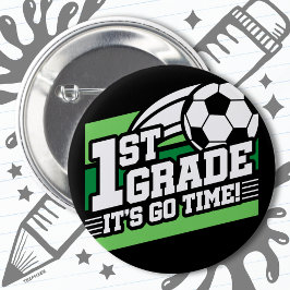 サッカー1年生サッカーの初日新学期 缶バッジ