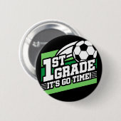 サッカー1年生サッカーの初日新学期 缶バッジ (正面&裏面)