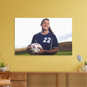 サッカー10代のボールを持つ女子サッカー選手 キャンバスプリント (インサイチュ (リビング))