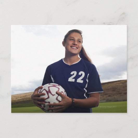 サッカー10代のボールを持つ女子サッカー選手 ポストカード (正面)