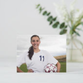 サッカー10代のボール付き笑顔の女子サッカー選手 ポストカード (スタンド正面)
