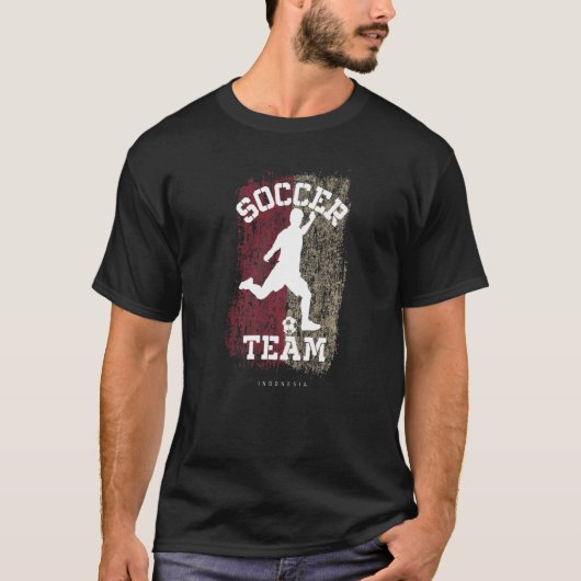 サッカー・インドネシア国旗サッカーチームのサッカー選手 Tシャツ (正面)