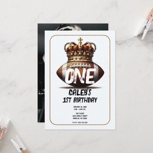 サッカー キング ゴールド クラウン フォトバック 1歳の誕生日 招待状 (正面/裏面インサイチュ)