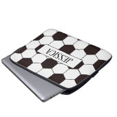 サッカー |サッカーパターンの名前の追加 ラップトップスリーブ (正面下部)