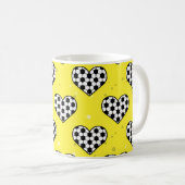 サッカー/サッカーボールのハート形状 コーヒーマグカップ (正面右)