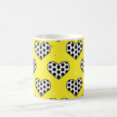 サッカー/サッカーボールのハート形状 コーヒーマグカップ (中央)