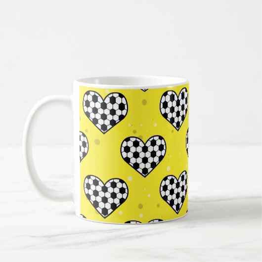 サッカー/サッカーボールのハート形状 コーヒーマグカップ (左)