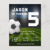 サッカー フットボール テーマの誕生日パーティー招待状です ポストカード (正面)