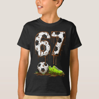 サッカー 67 シックス セブン ミーム 少年 少年少女 ジェネレーション アルファ Tシャツ